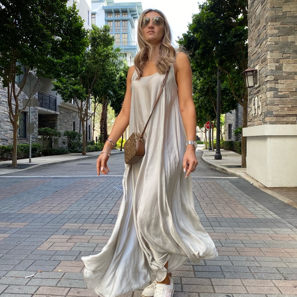 🤍 Silver Maxi Dress – Effortless Flow